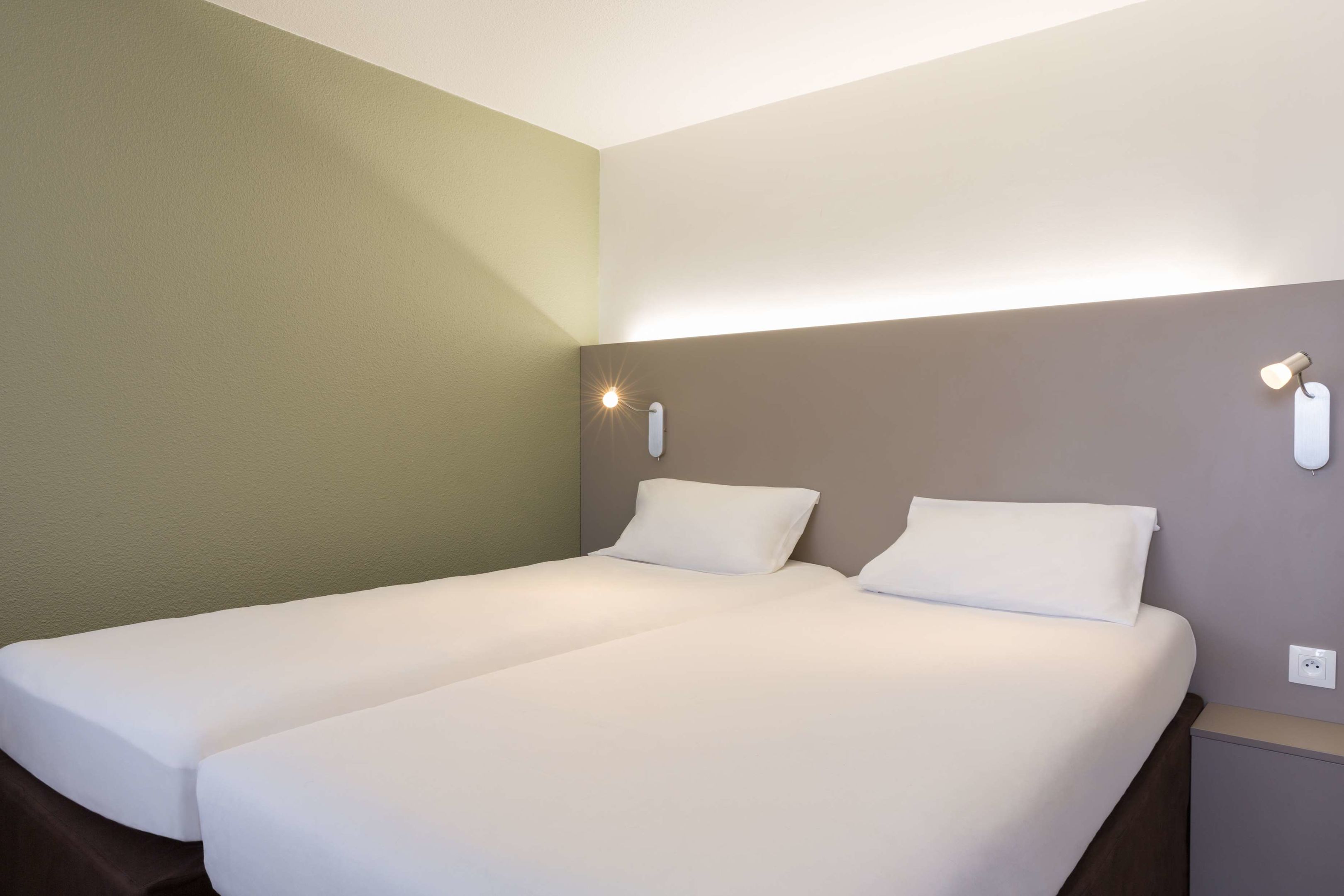 hotel the originals annecy aeroport