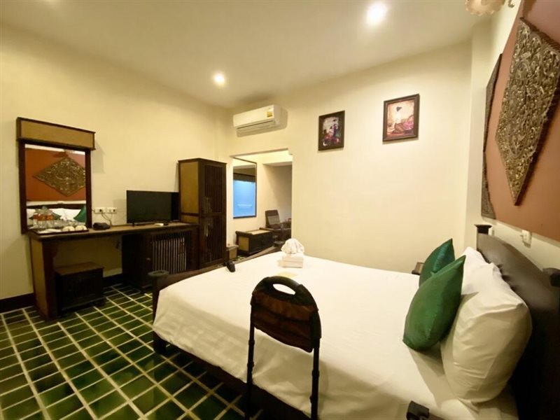cm night bazaar boutique hotel