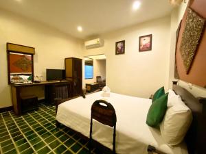 cm night bazaar boutique hotel