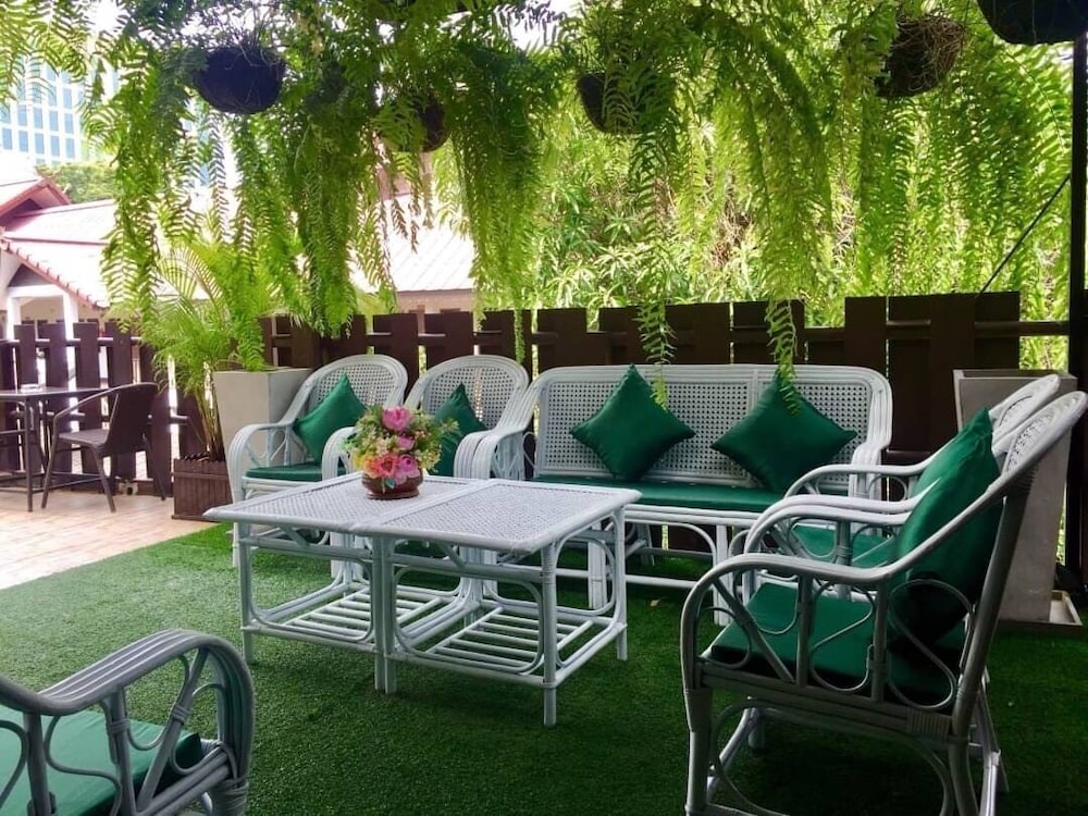 cm night bazaar boutique hotel