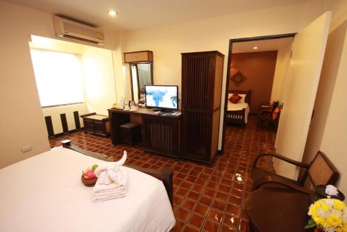 cm night bazaar boutique hotel