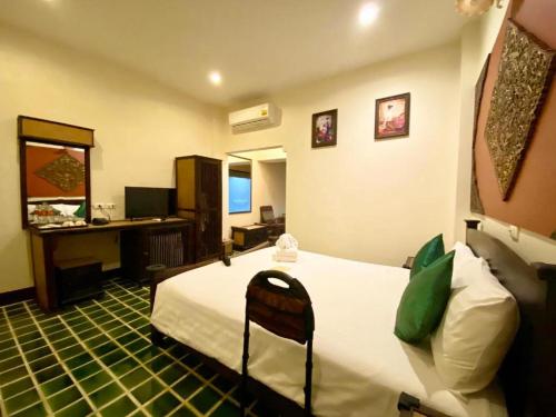cm night bazaar boutique hotel