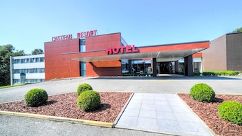 hotel and aparthotel casteau resort mons