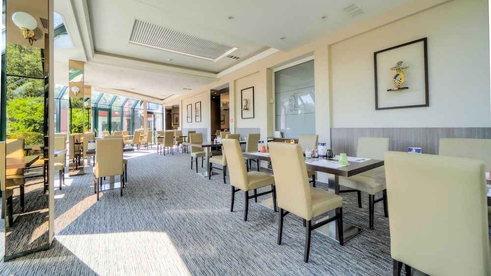 hotel and aparthotel casteau resort mons