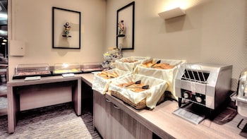 hotel and aparthotel casteau resort mons