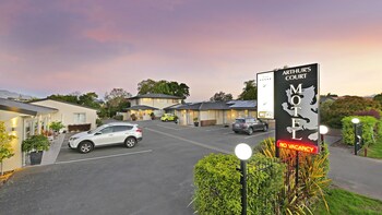 arthurs court motor lodge
