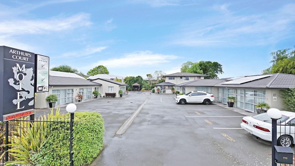 arthurs court motor lodge