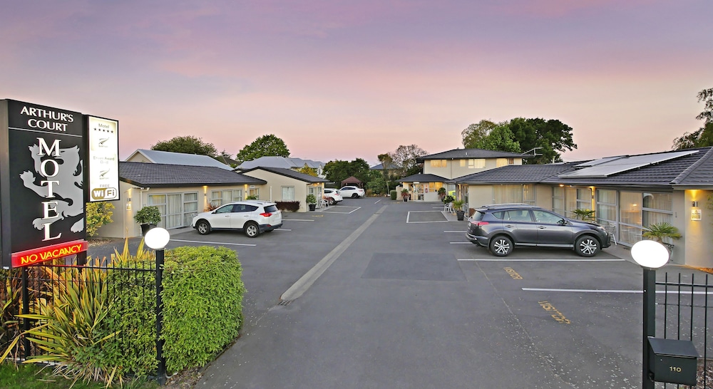arthurs court motor lodge