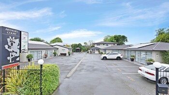 arthurs court motor lodge