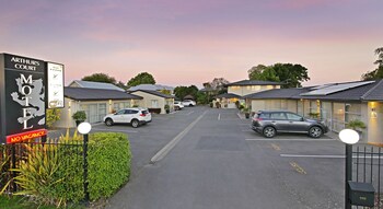 arthurs court motor lodge