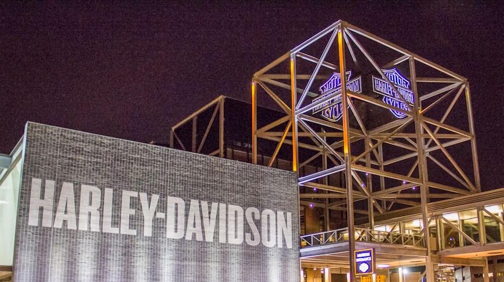 delta hotels by marriott milwaukee northwest