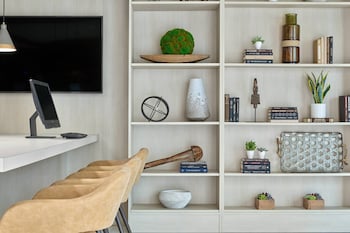 delta hotels by marriott milwaukee northwest