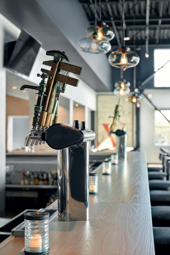 delta hotels by marriott milwaukee northwest