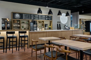 delta hotels by marriott milwaukee northwest