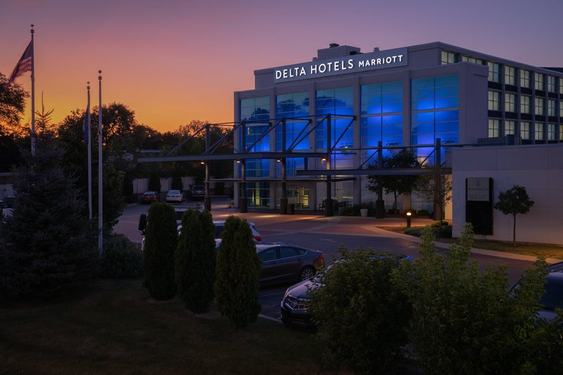 Delta Hotels By Marriott Milwaukee Northwest