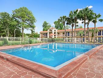 zen living suites extended stay jacksonville university blvd