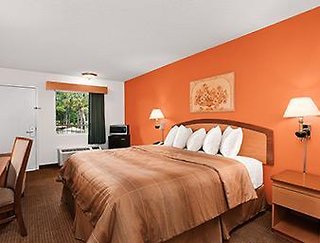 zen living suites extended stay jacksonville university blvd