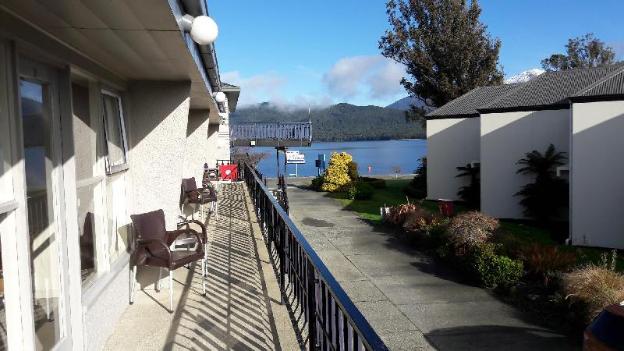edgewater motel te anau