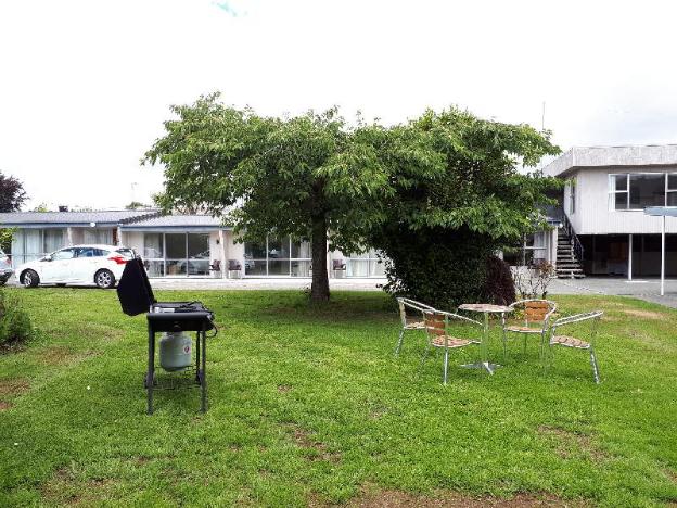 edgewater motel te anau