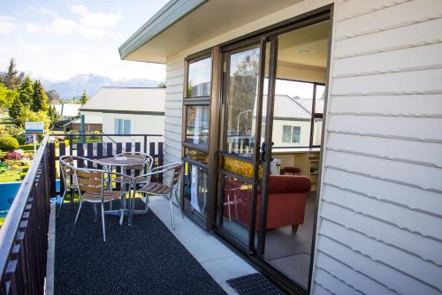 edgewater motel te anau