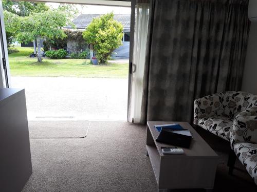 edgewater motel te anau