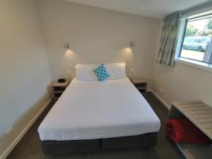 edgewater motel te anau