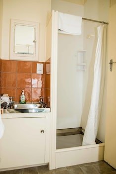 edgewater motel te anau