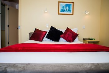 edgewater motel te anau