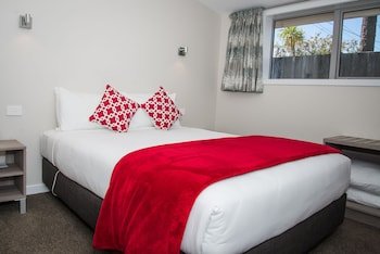 edgewater motel te anau