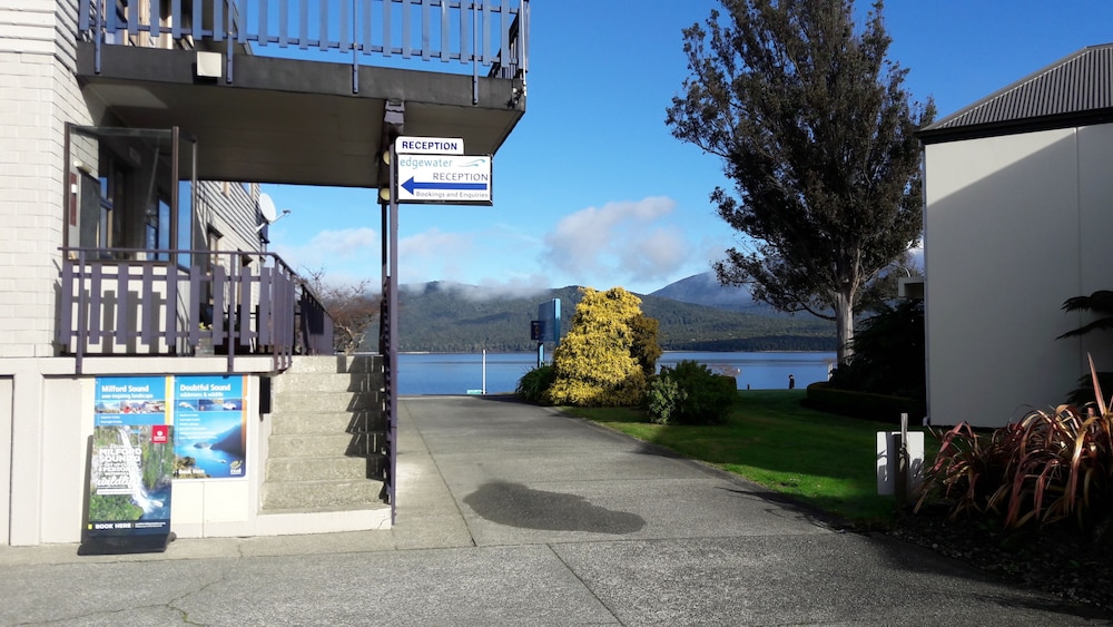 edgewater motel te anau
