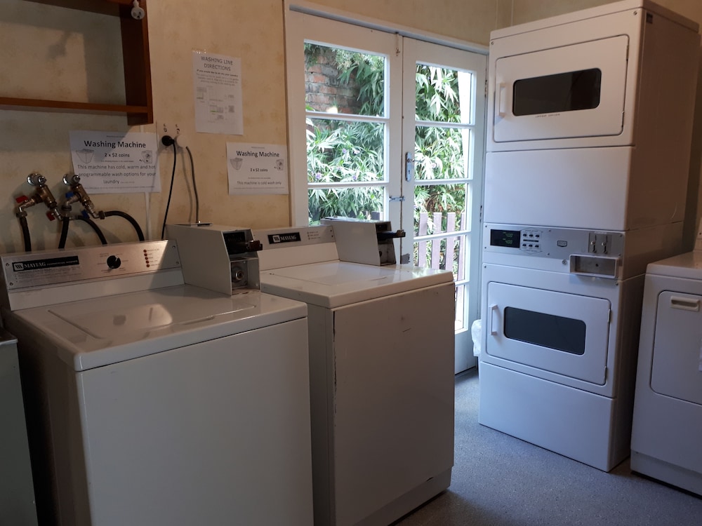 edgewater motel te anau