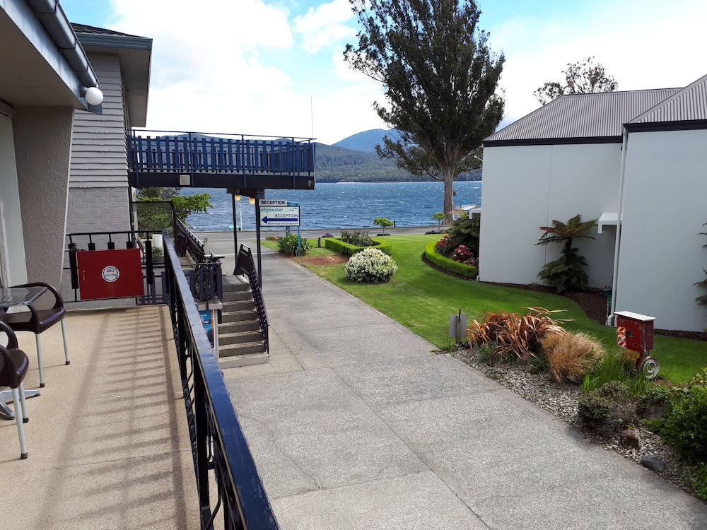 edgewater motel te anau
