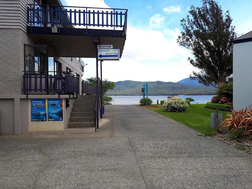 edgewater motel te anau
