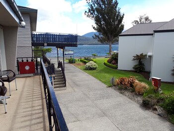 edgewater motel te anau