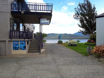 edgewater motel te anau