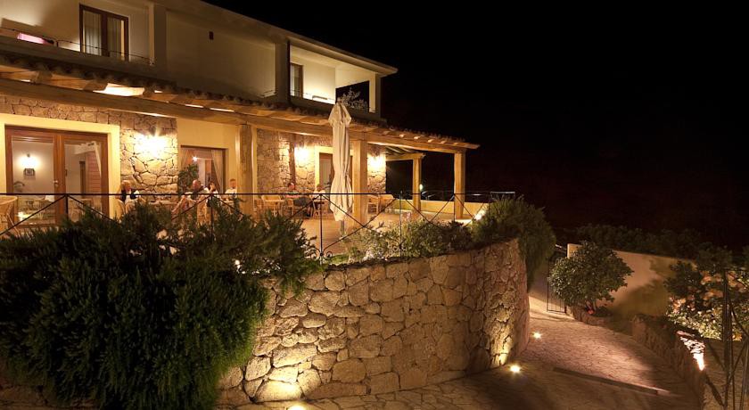 hotel villa gustui maris