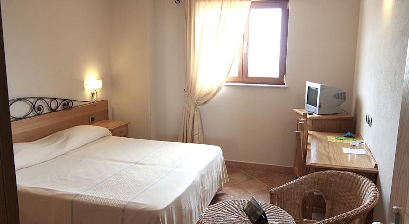 hotel villa gustui maris