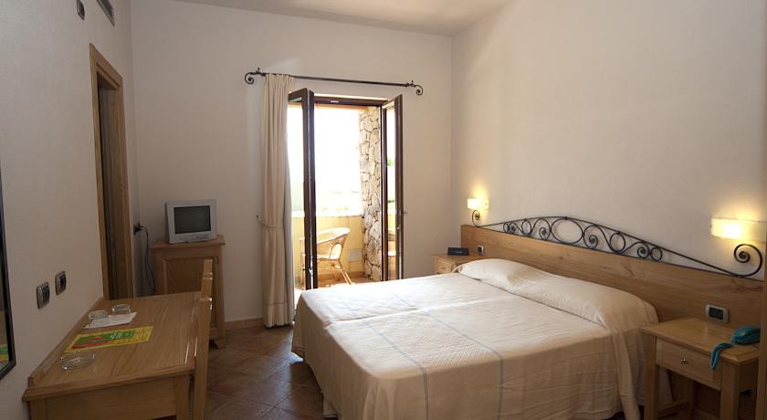 hotel villa gustui maris