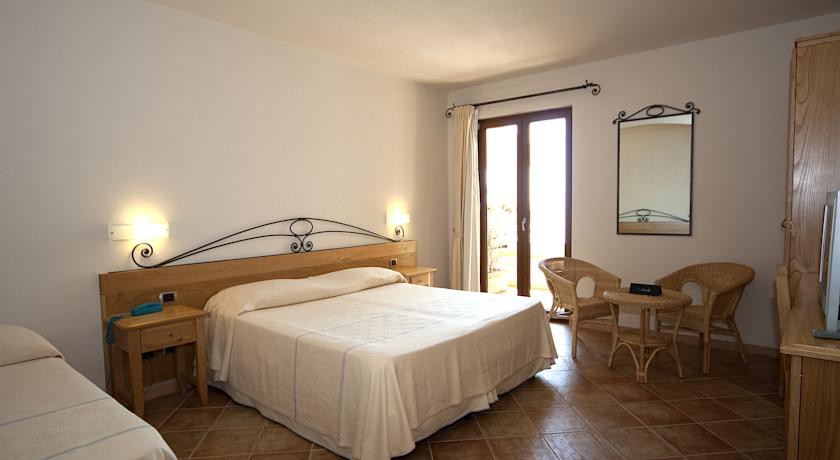 hotel villa gustui maris