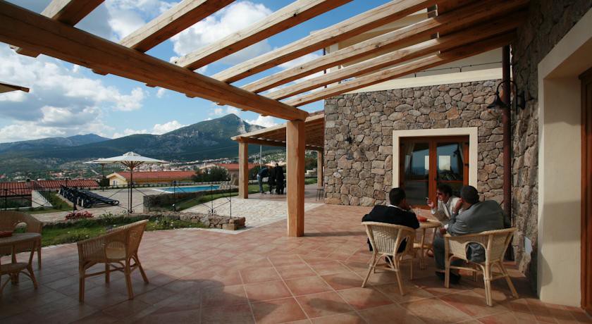 hotel villa gustui maris