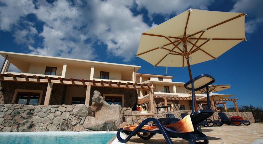 hotel villa gustui maris