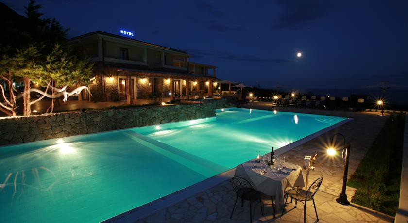 hotel villa gustui maris