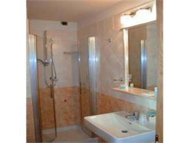 hotel villa gustui maris