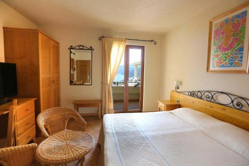 hotel villa gustui maris