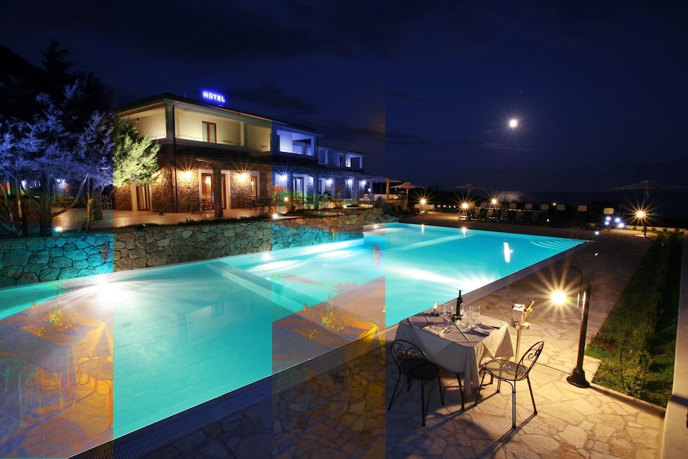 hotel villa gustui maris