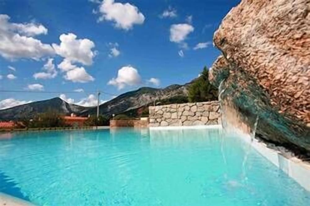 hotel villa gustui maris