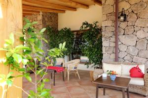 hotel villa gustui maris