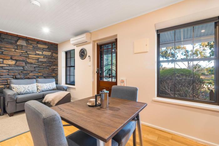 stonewell cottages and vineyards
