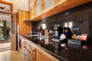 stonewell cottages and vineyards