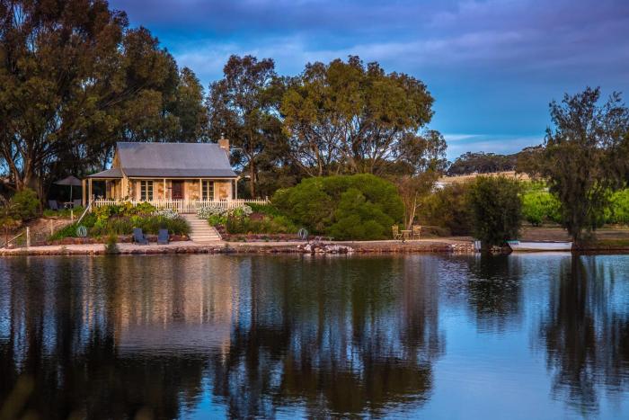 stonewell cottages and vineyards